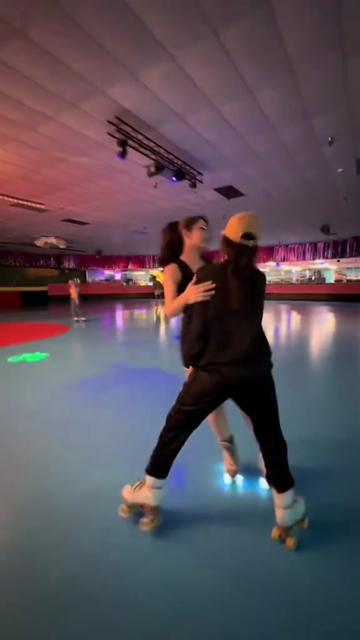 @Jada - Roller Dance Burlesque