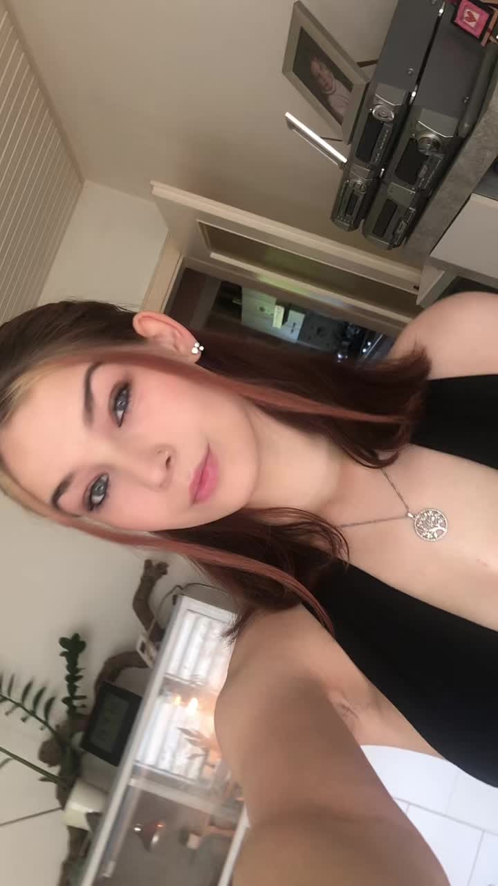 @𝑆𝐴𝑀𝐴𝑁𝑇𝐻𝐴♡