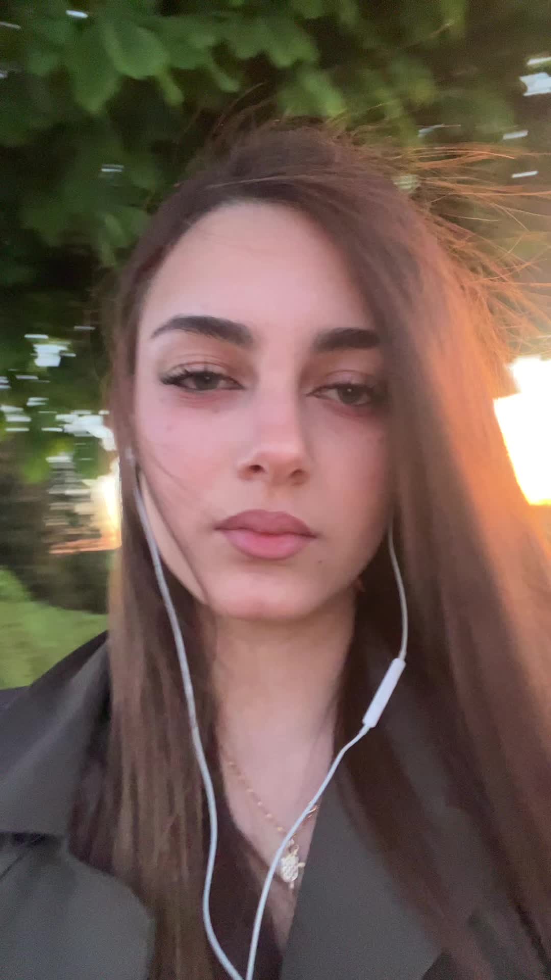 @⃟