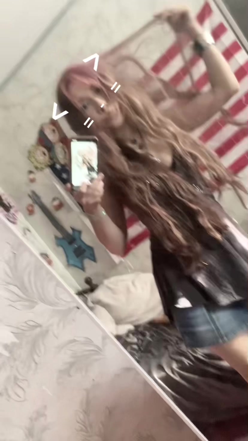 @🦴🧟♀️🧟♀️🦴