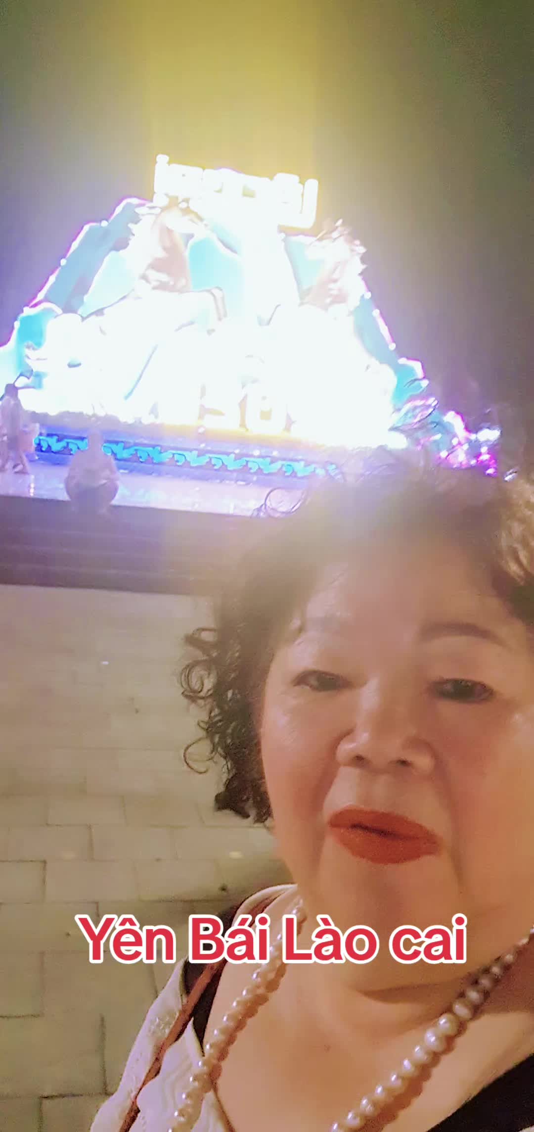 @Bạch yến ho&agrave;ng