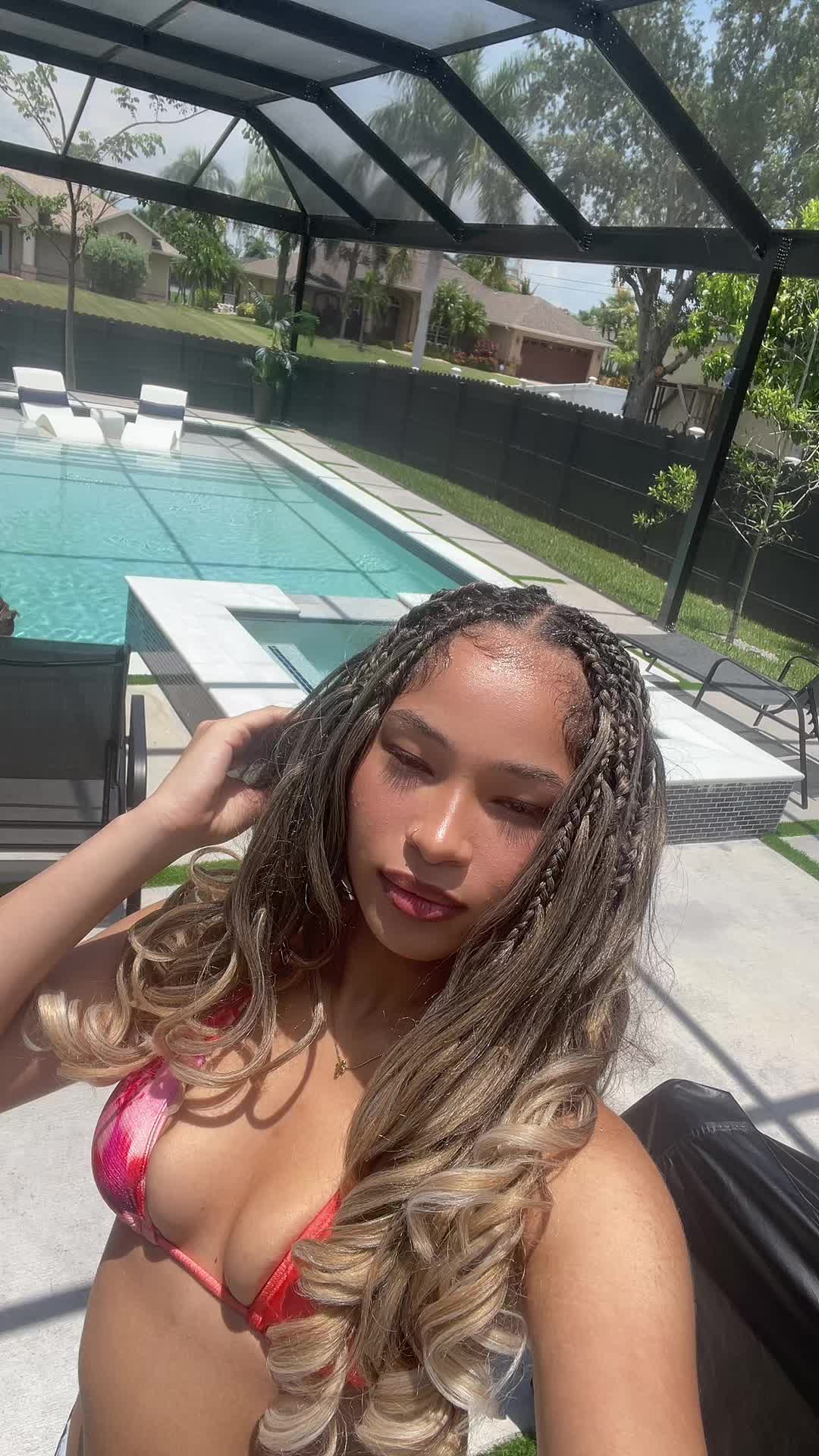 @Ari 🧃
