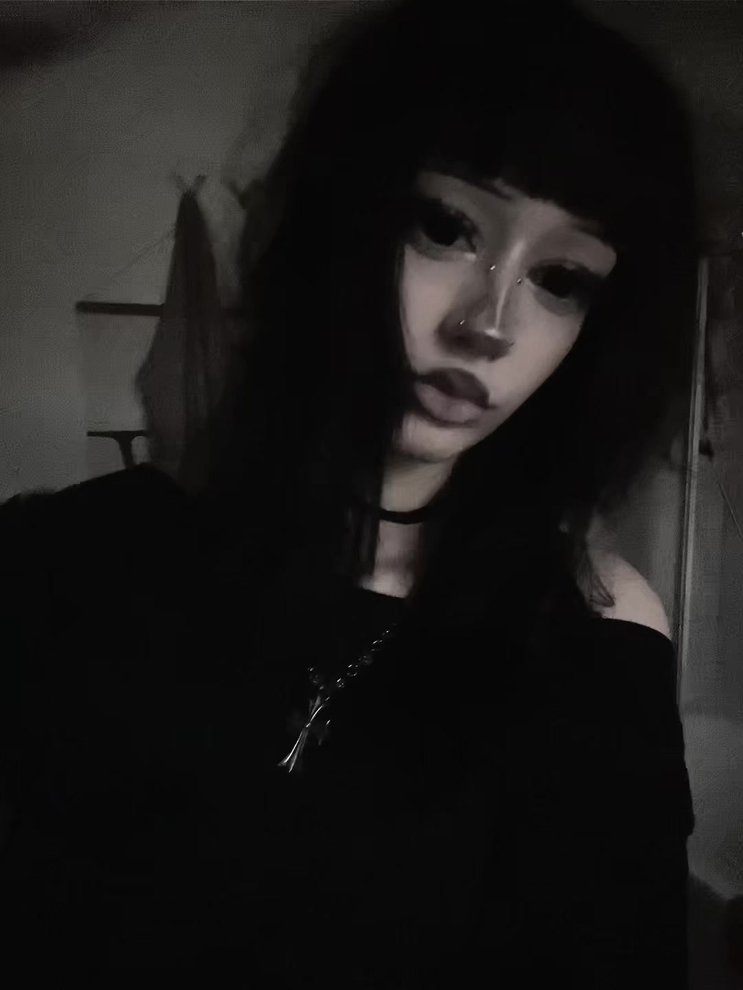 @⊝