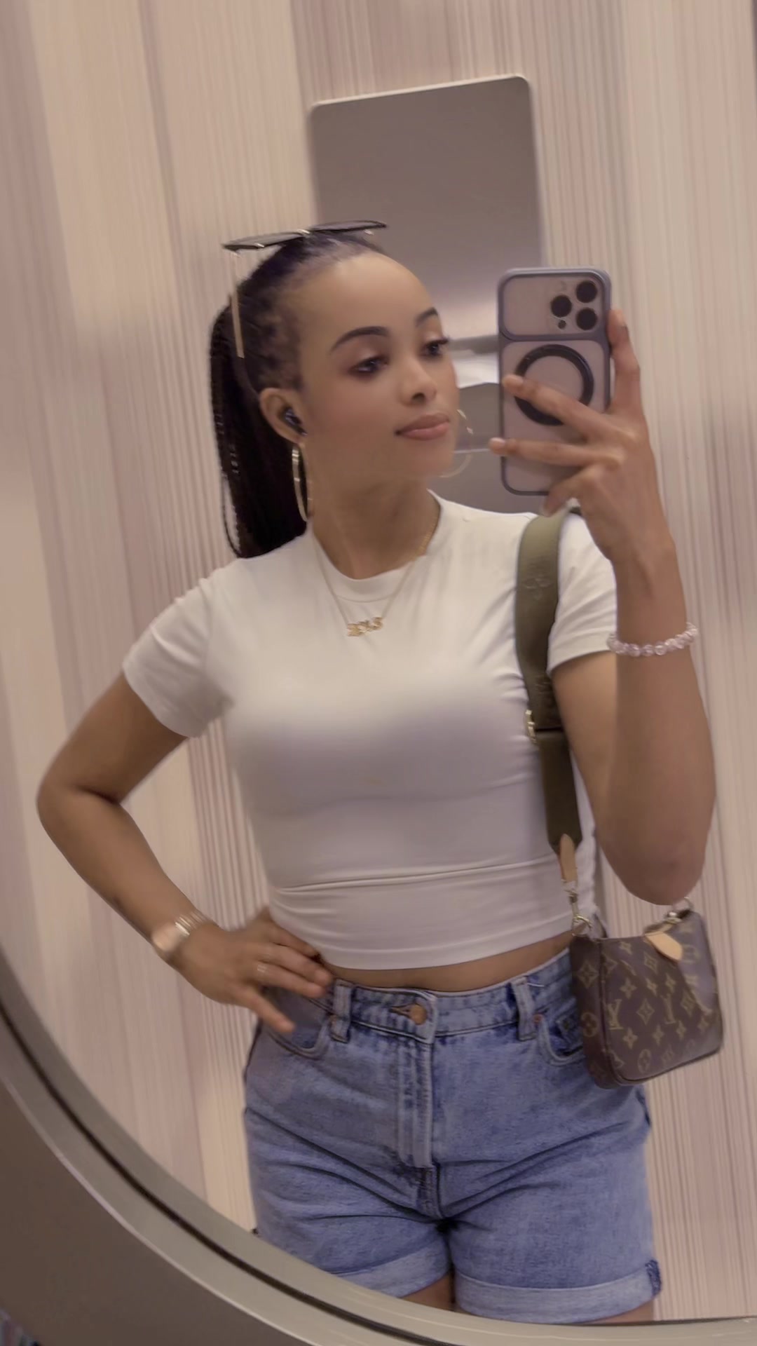 @Smiles🦄👑🦋