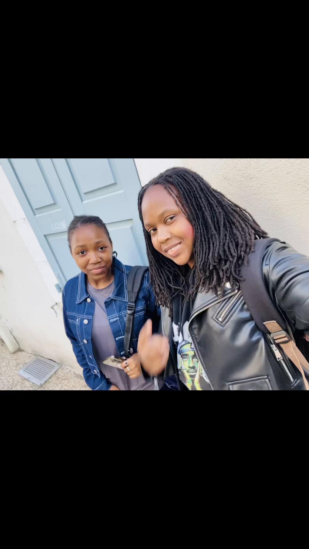@launa🇿🇼🇫🇷