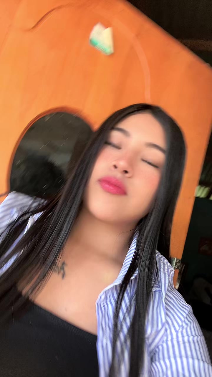 @oliviaarenaz