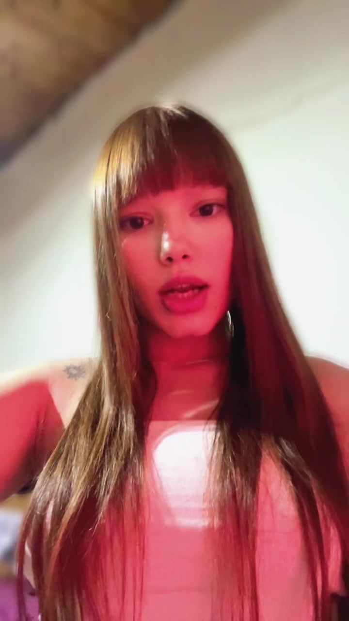 @larameza_