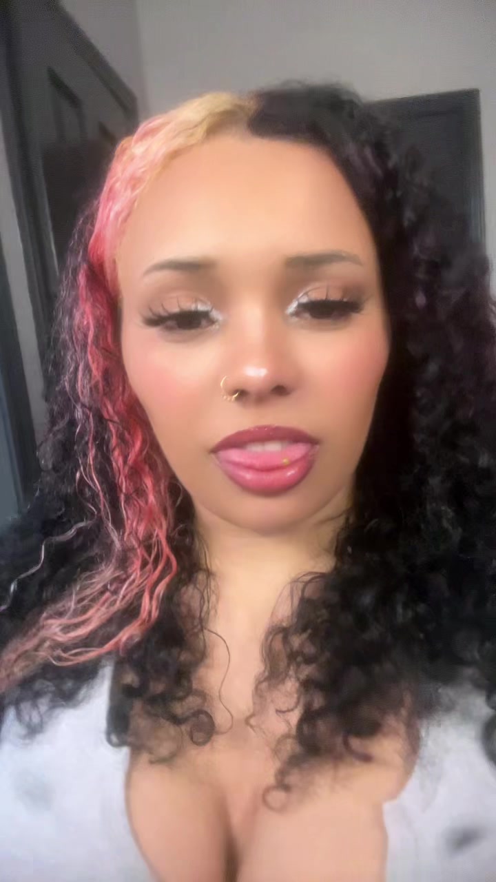 @linalittlecloser