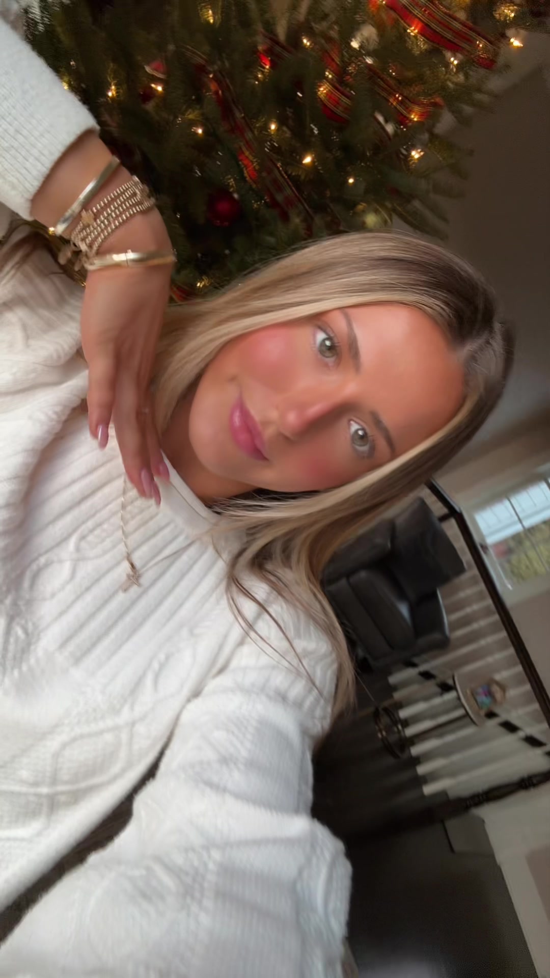 @ella_roberts_