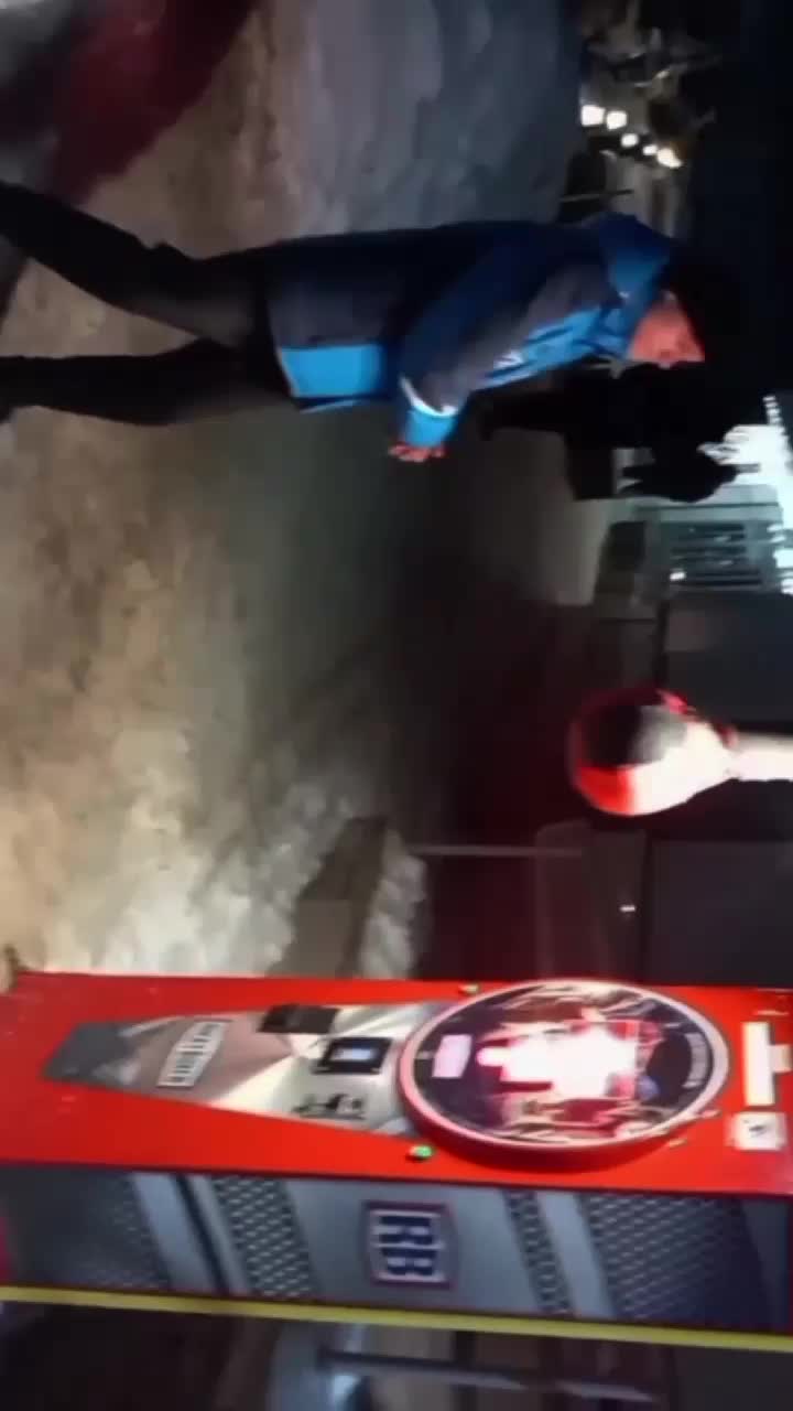 @Максим🇦🇿