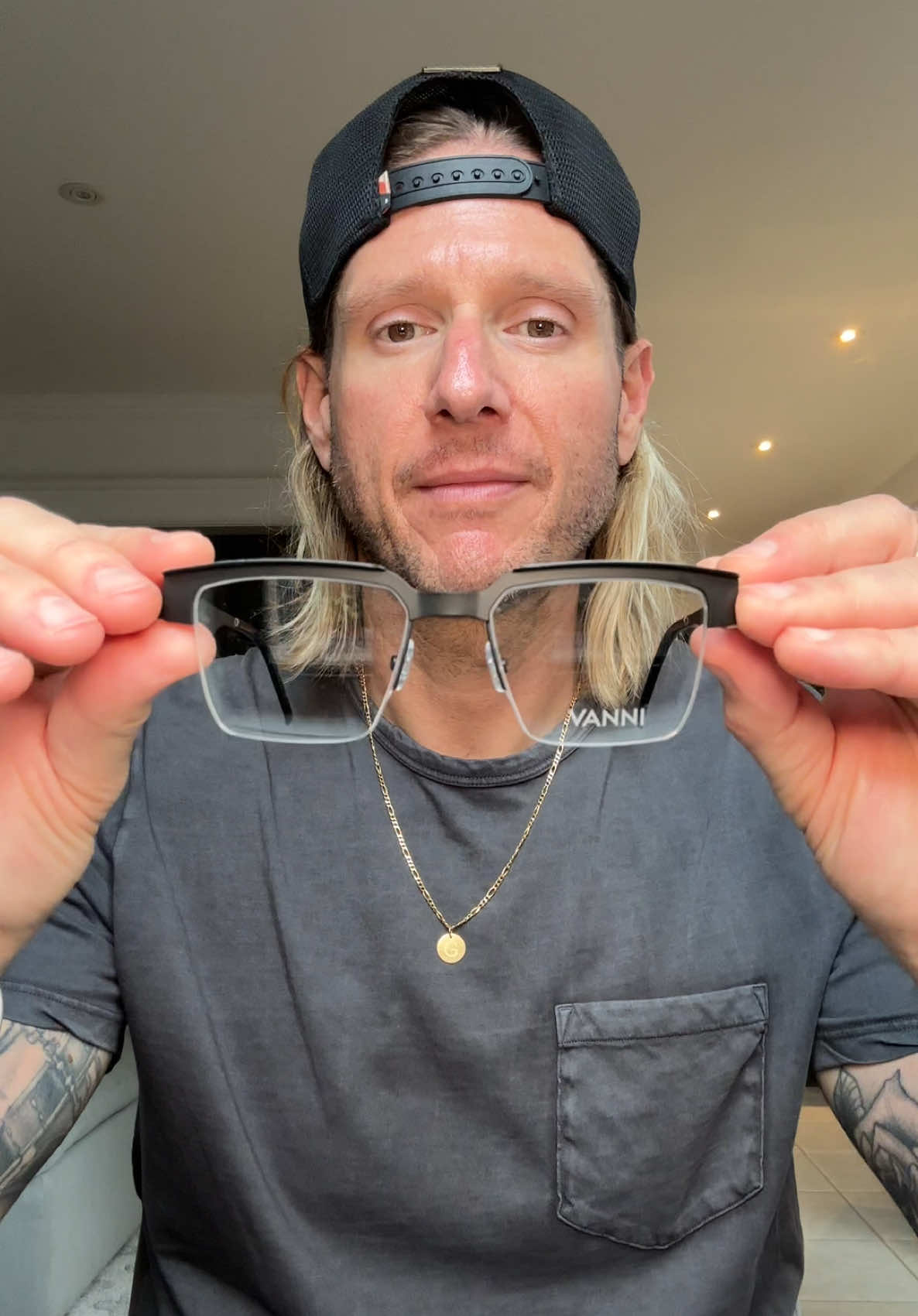 @Stevewearsglasses