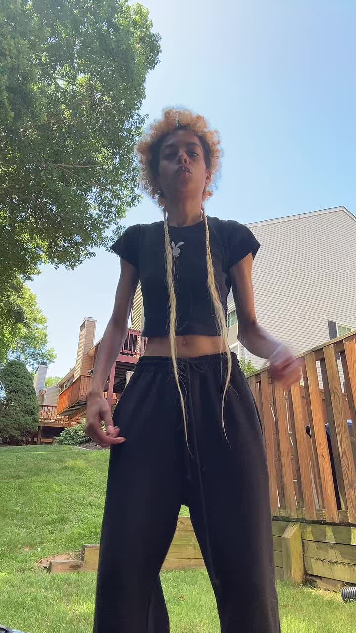 @nosmilingnini