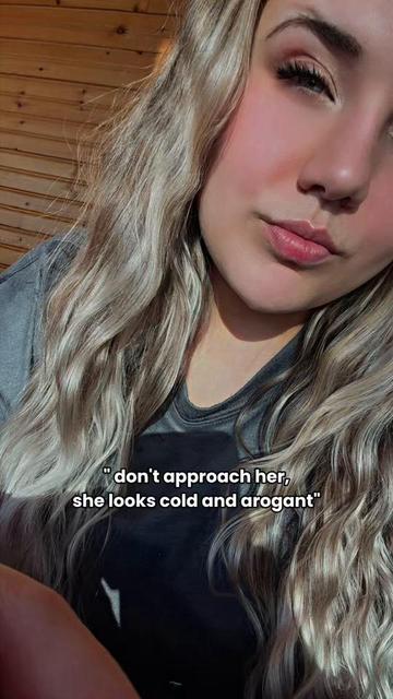 @Sabrina🌻🖤
