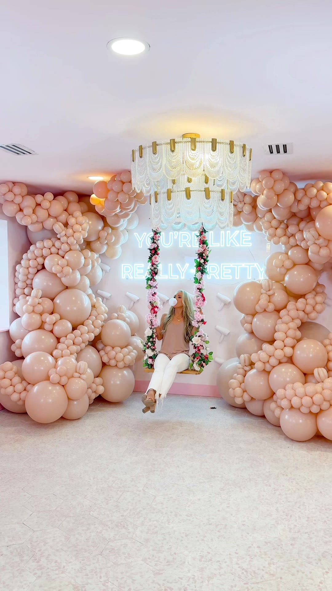 @JoyFull Balloon Boutique