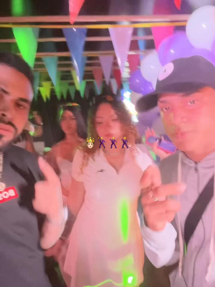 @Alexandro