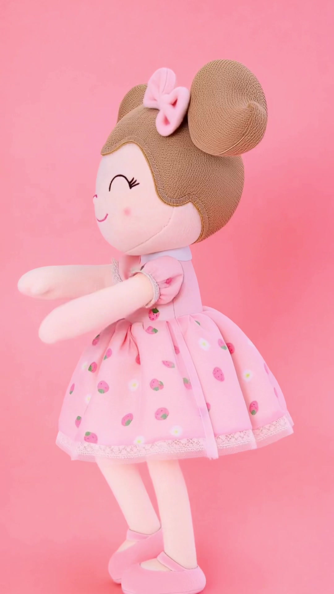 @gloveleya_strawberry_doll