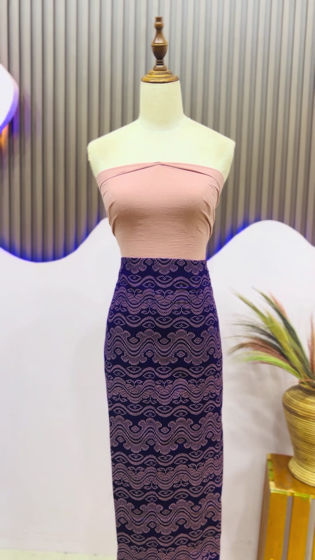 @Snow Thiri Silk & Fabric