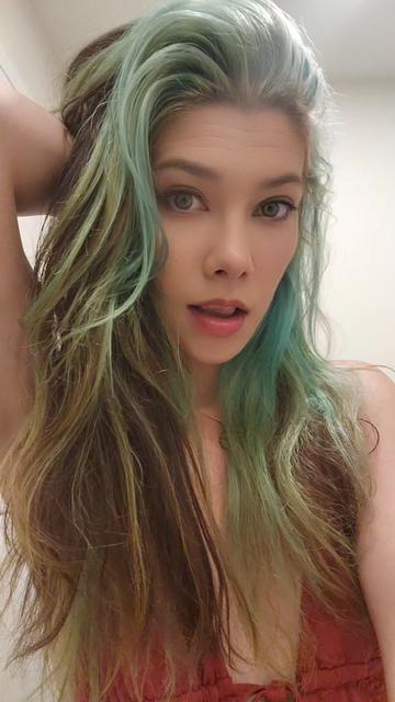 @Thegirlwiththecursemark