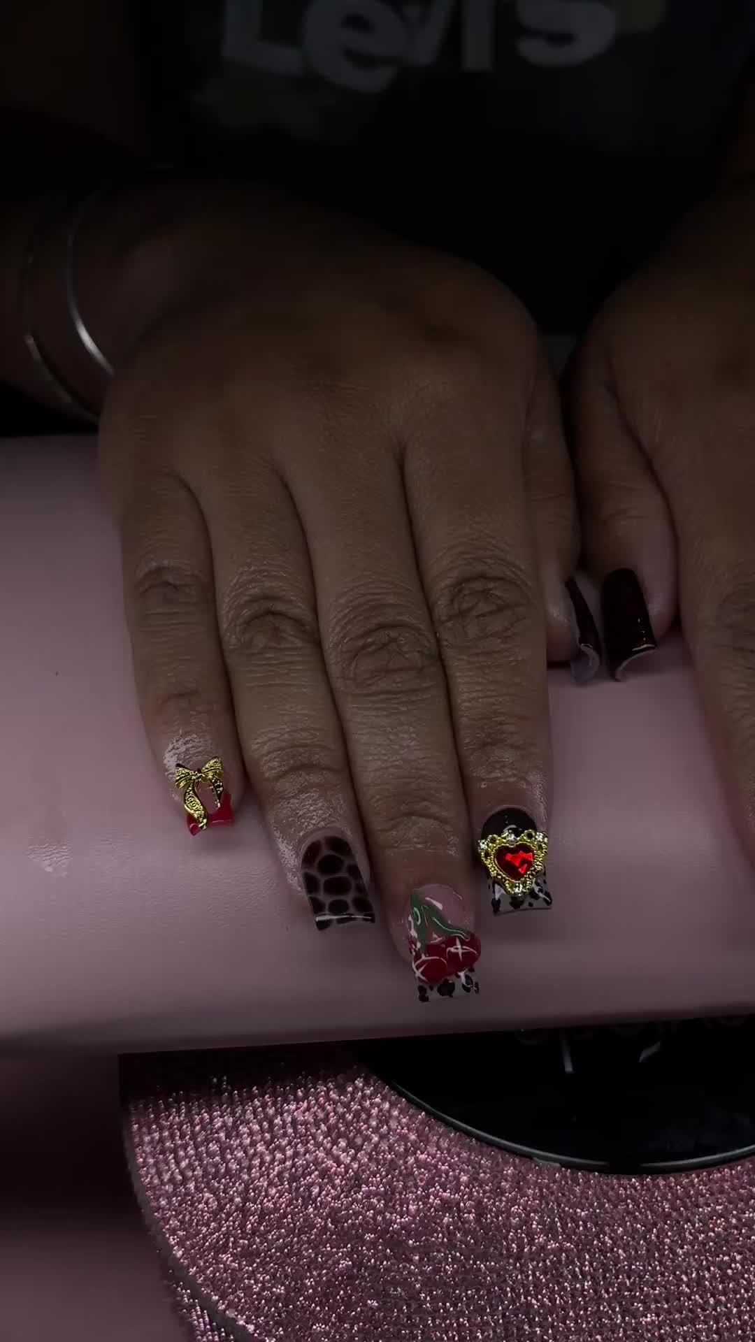 @vickyy🌸🎀🩷