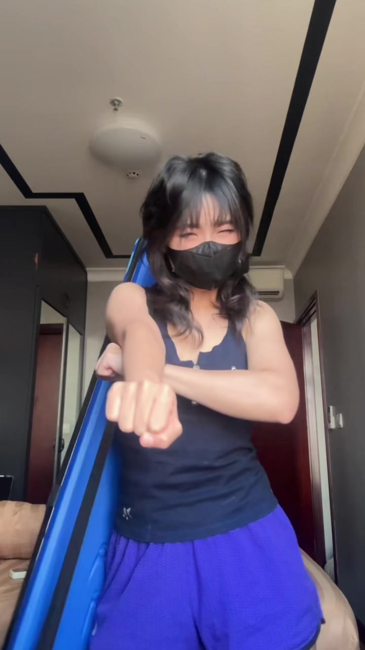 @Kitsunee. 🦊