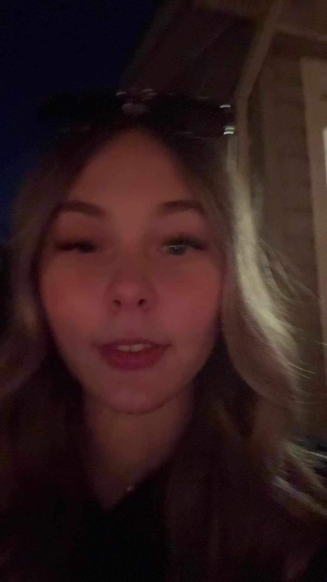 @???