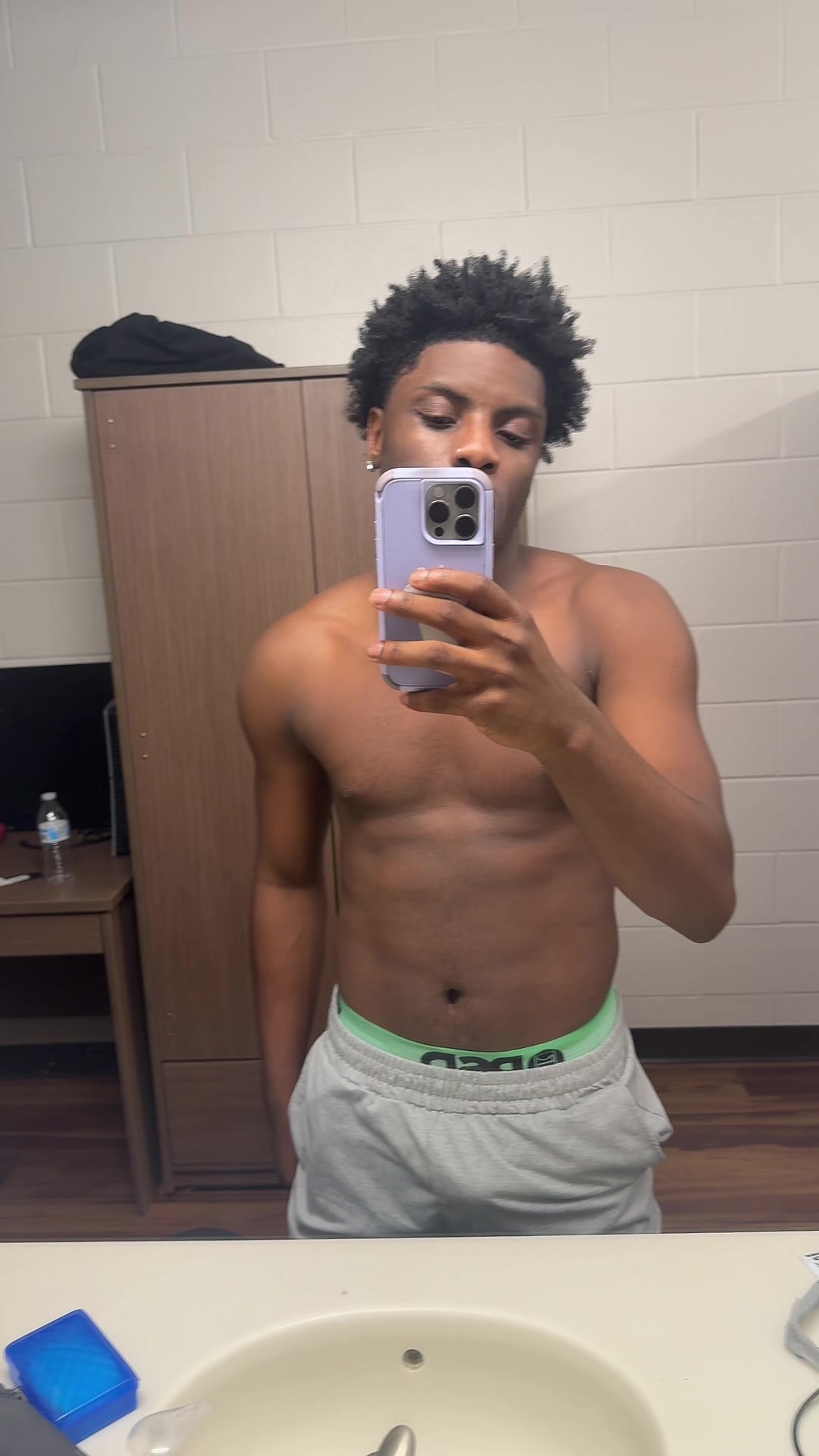 @Kelfrm813