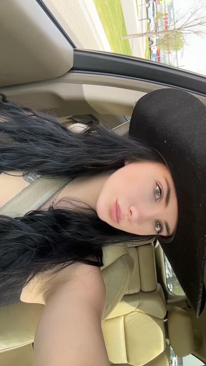 @Liv 🧛🏼&zwj;♀️