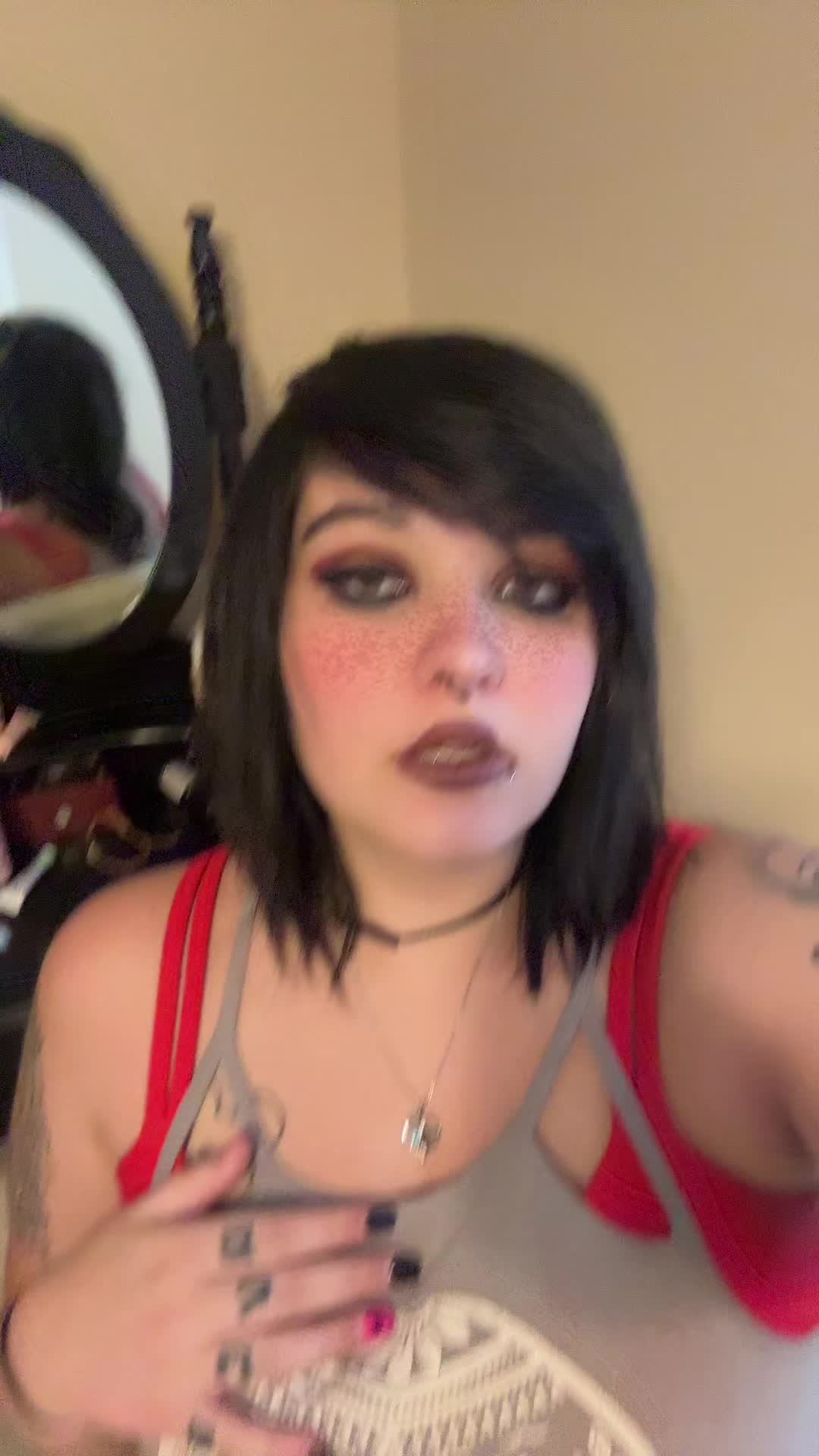 @Goth_mommy420
