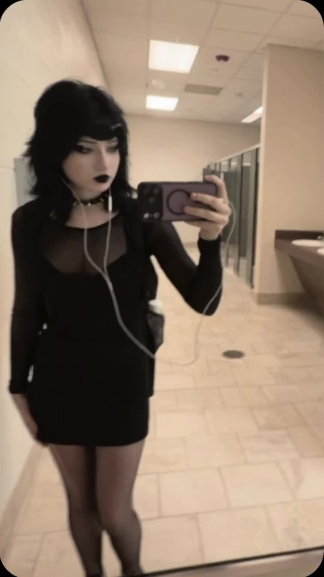 @𝔄𝔯𝔦 𝔍𝔢𝔞𝔫𝔫𝔢 🧛🏻♀️🦇