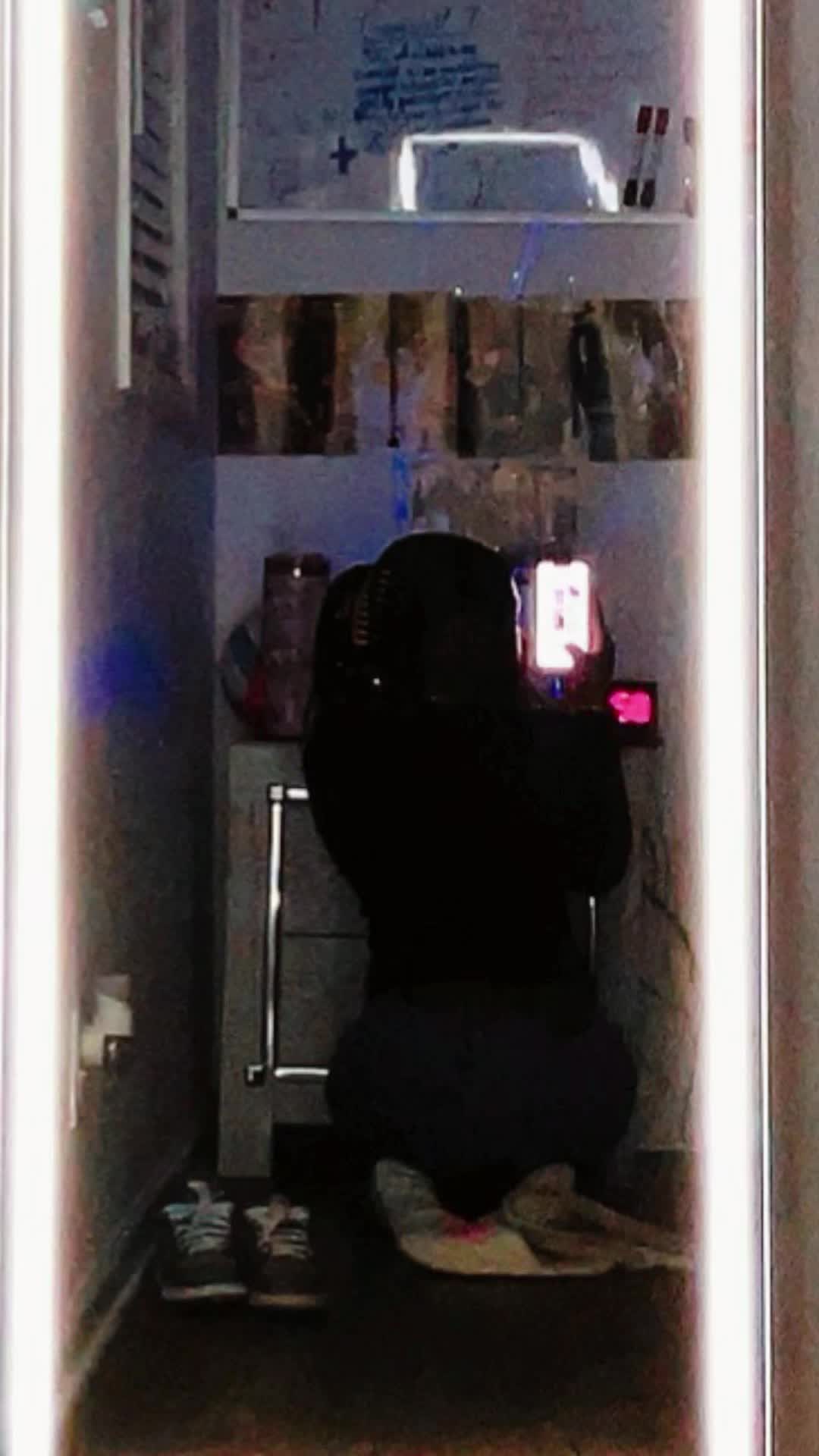 @whatsanizzy