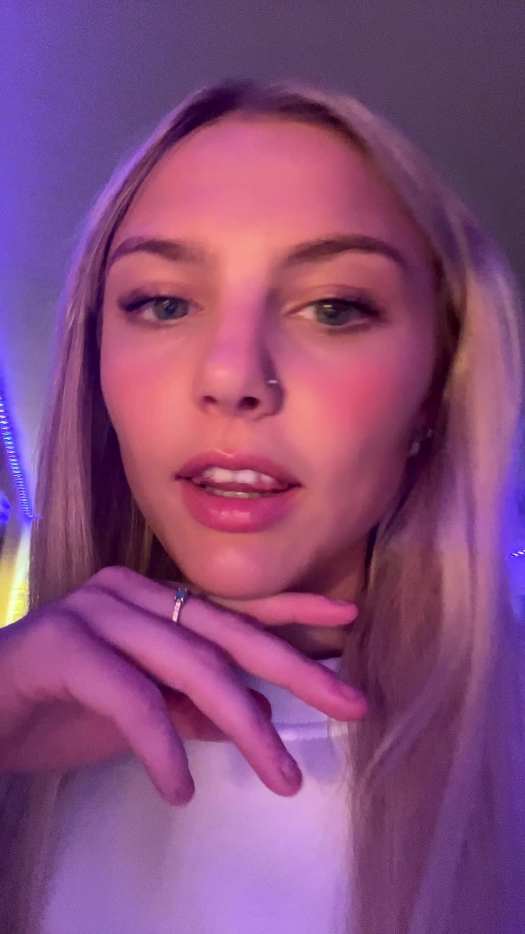 @👸😖
