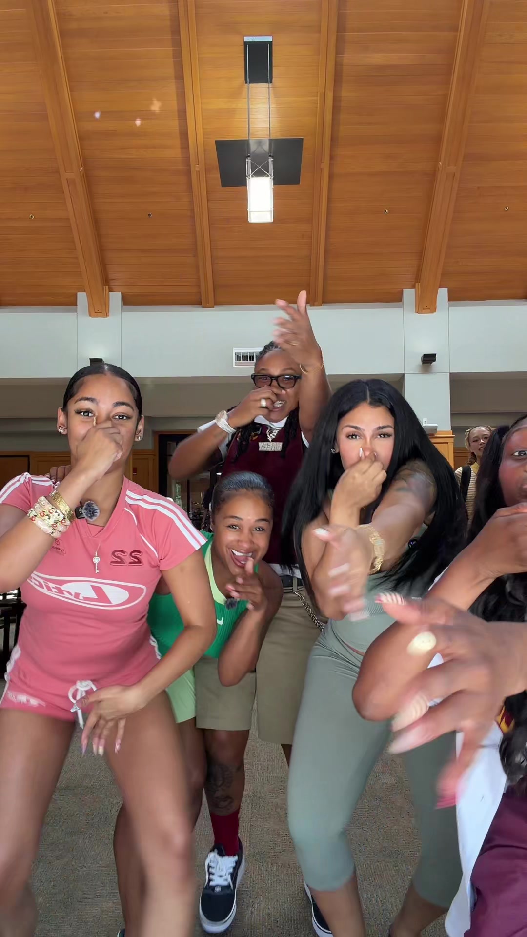 @Queen Naija