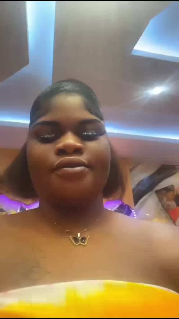 @users sexy Nora5