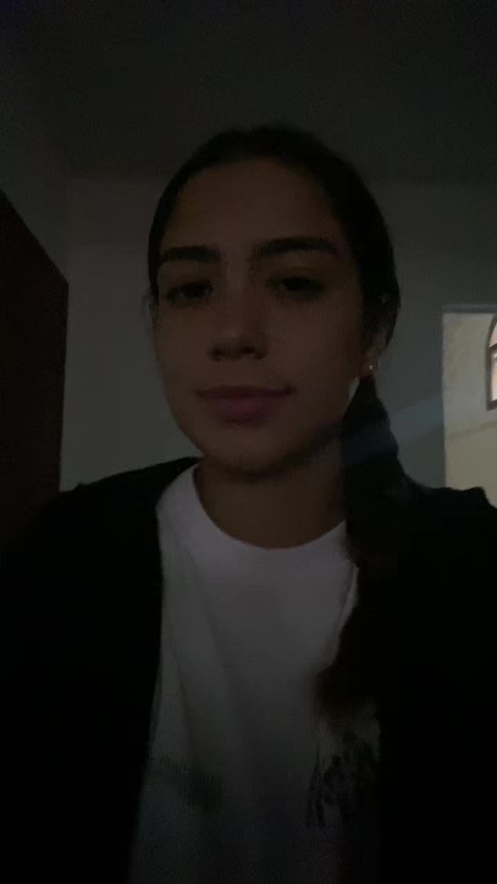 @liviaareiss_
