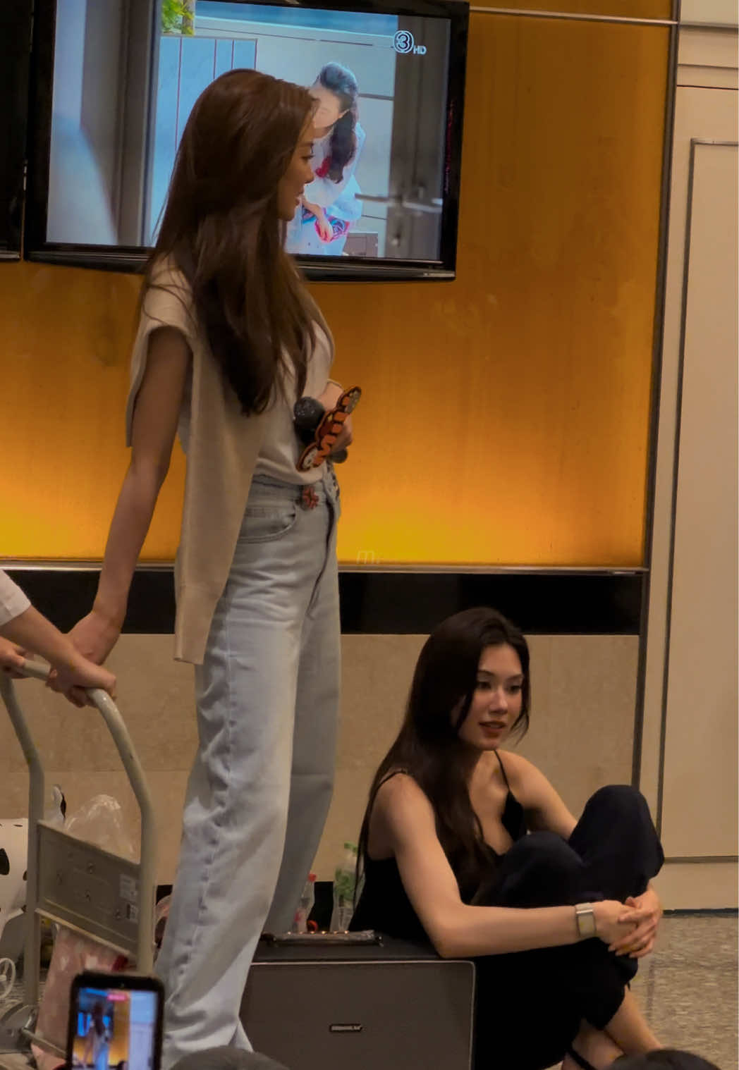 @𝐦.