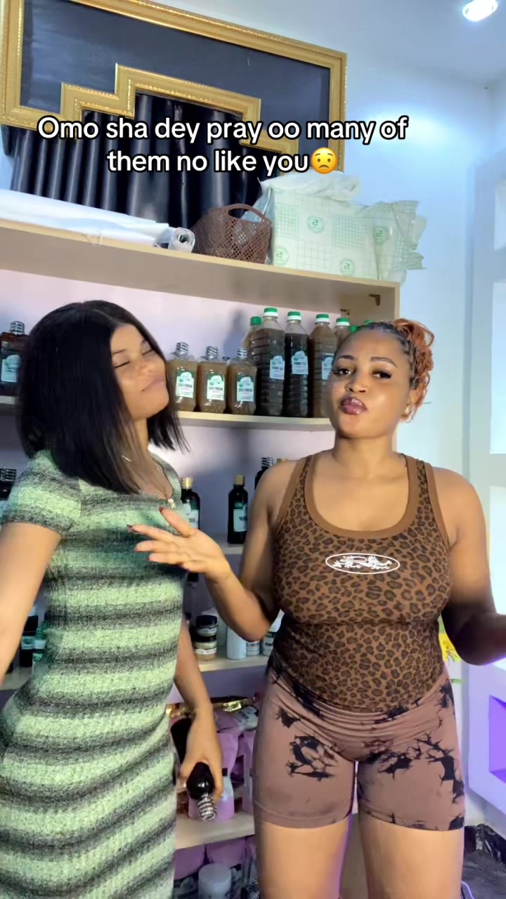 @ADESEWA🫢💕