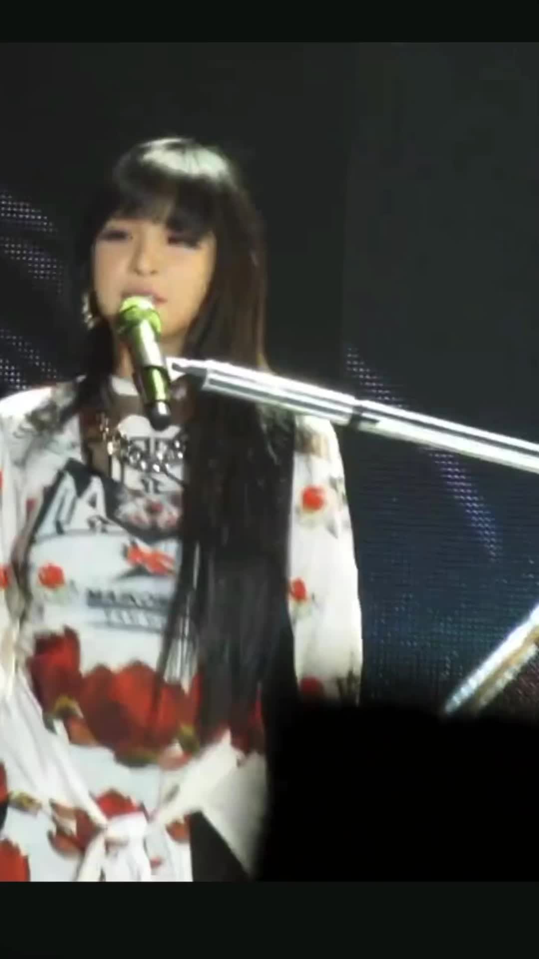 @2ne1