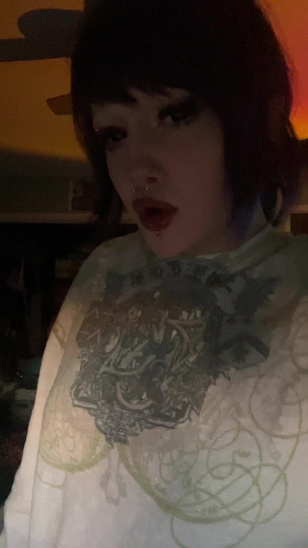 @unbecomingd0lly