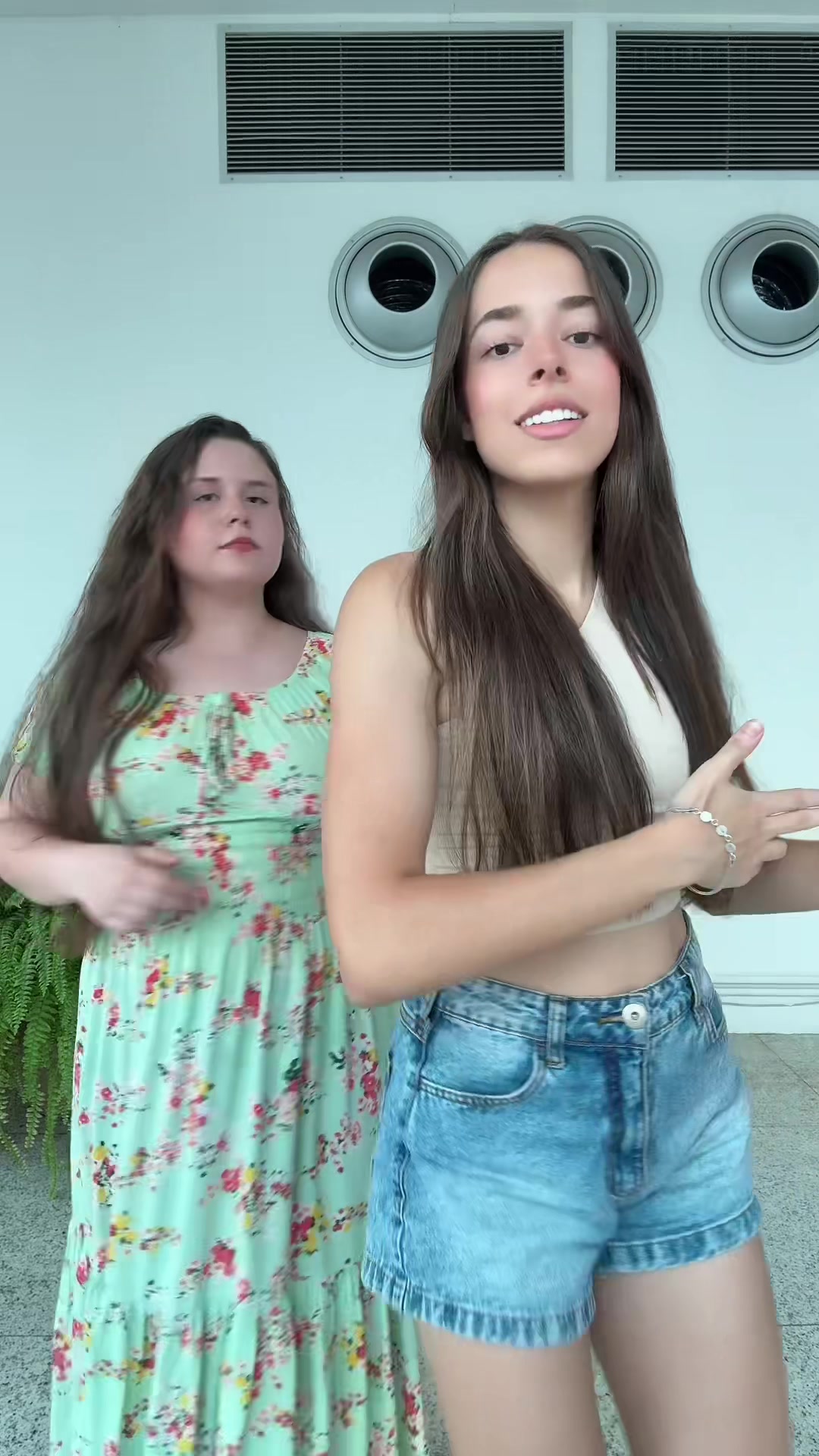 @Julia Andrade
