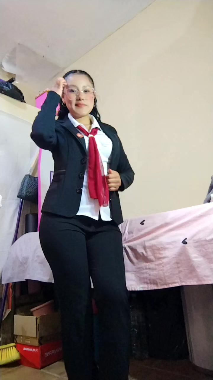 @Lucianachambivalero