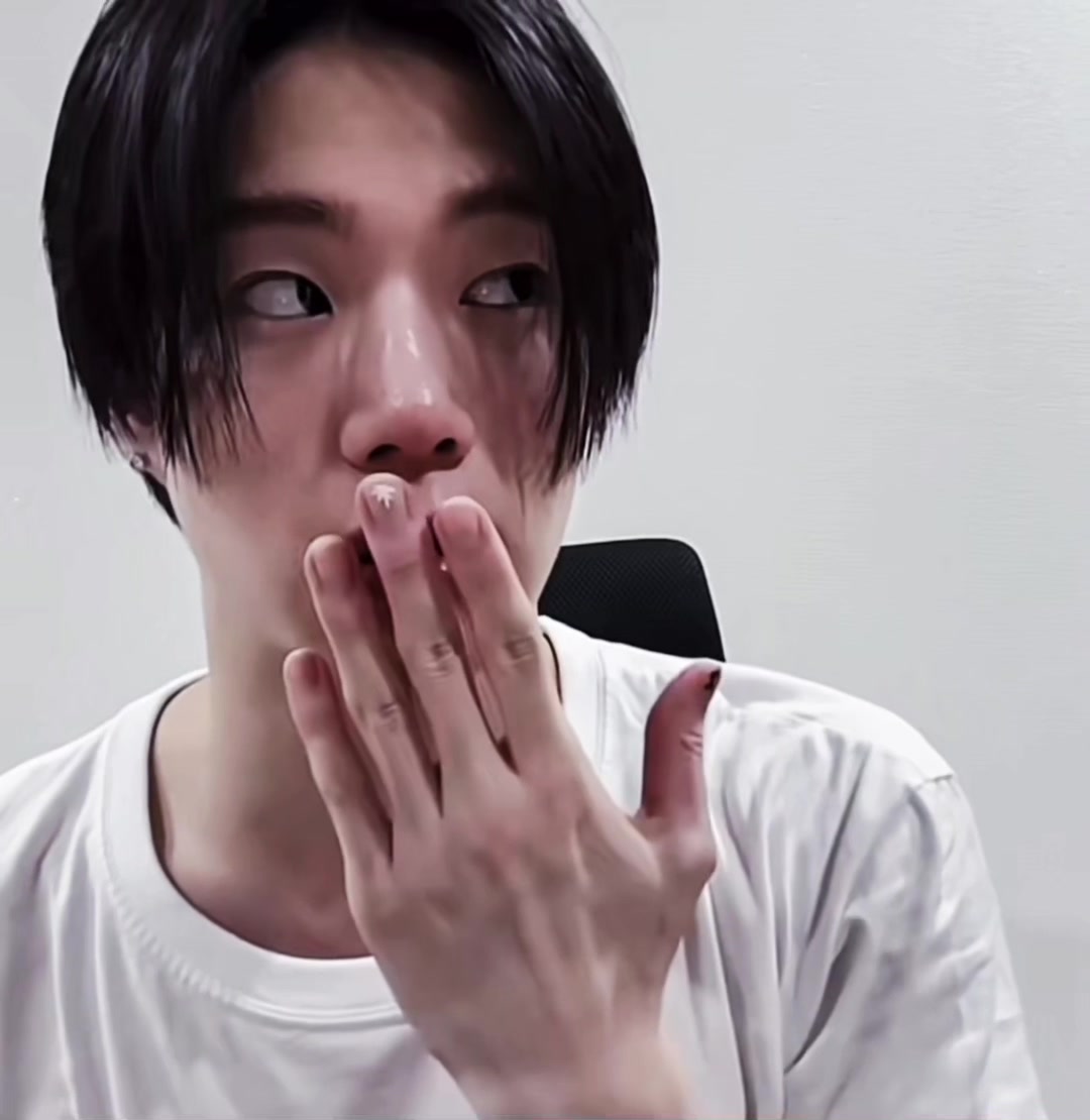 @lou 𓍢ִ໋ ⋆