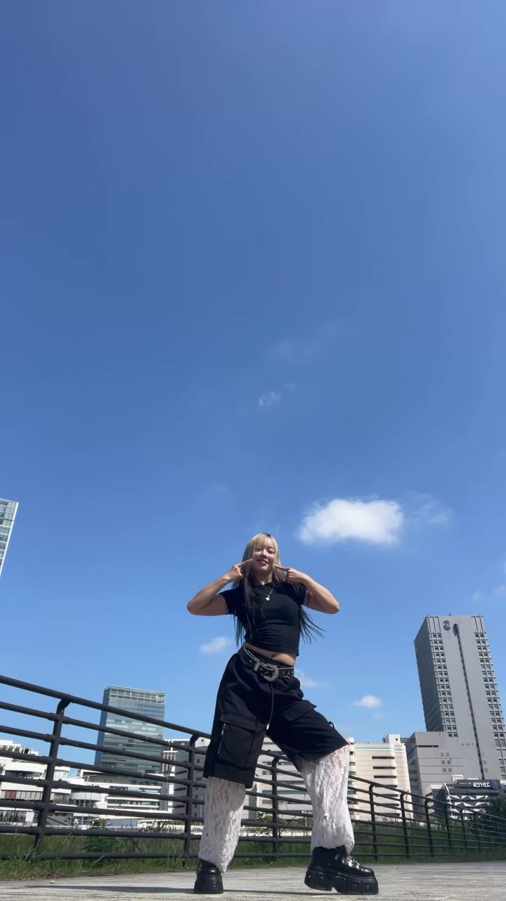 @もな