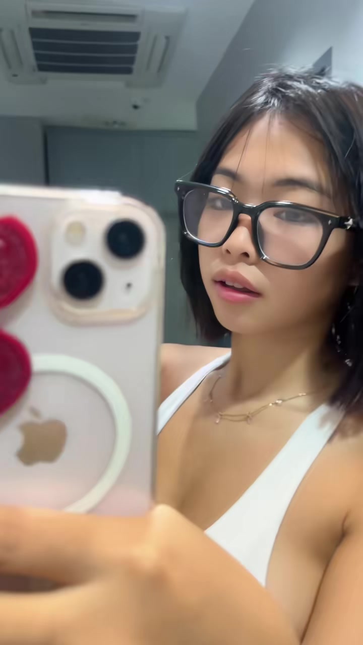 @strwbrryshi_