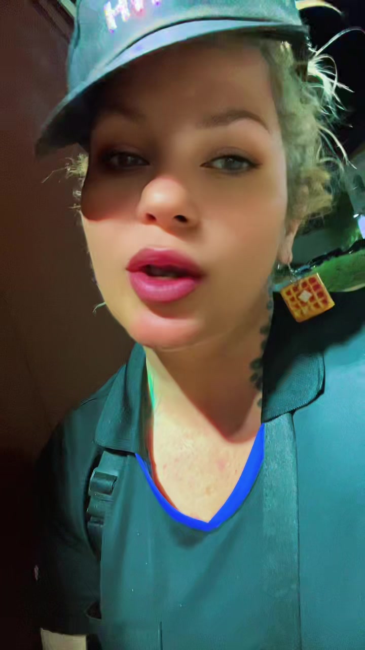 @CaptainBella