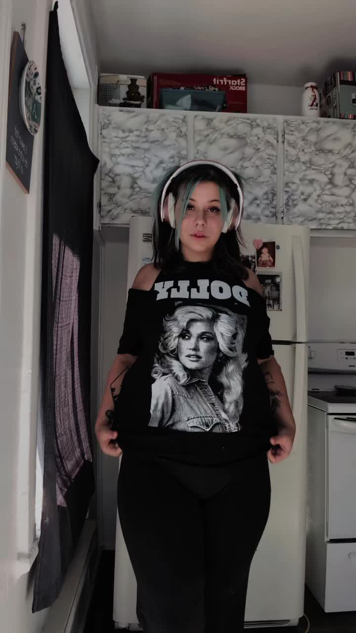 @buzzedqueen