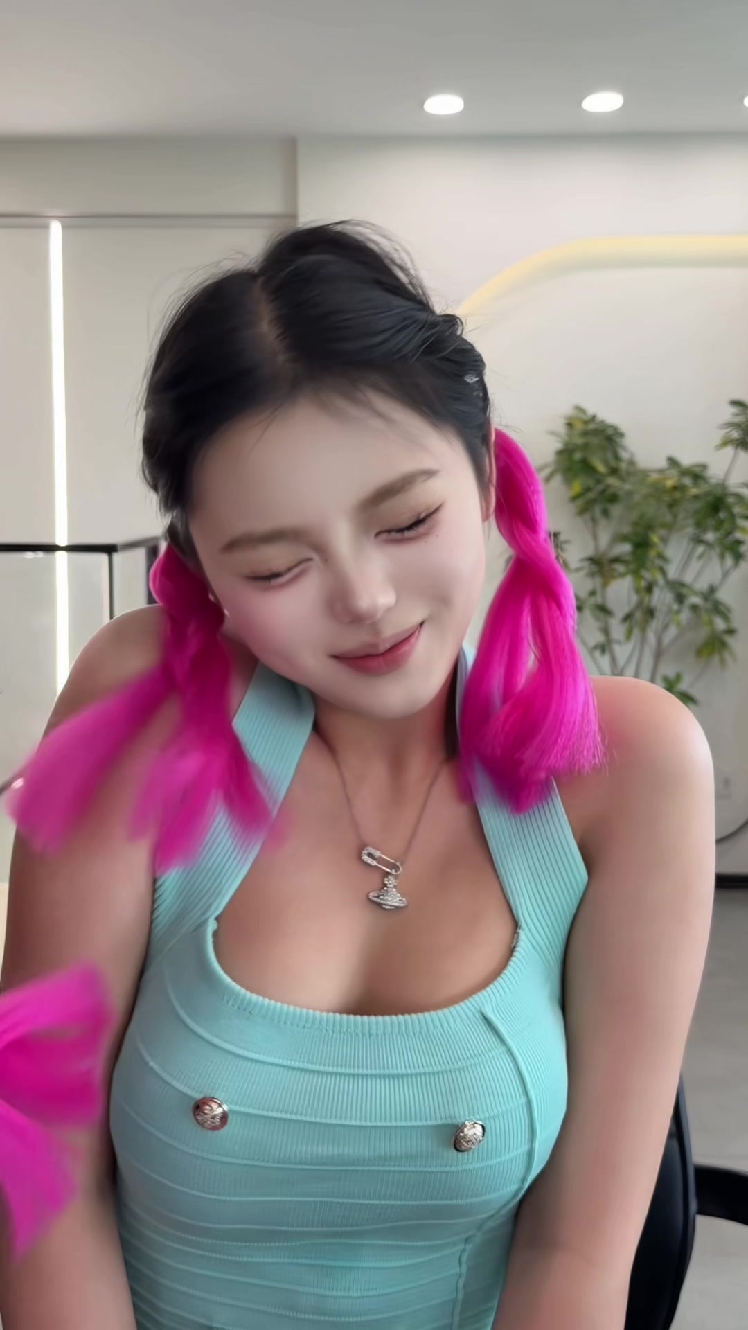 @crystaldouyin