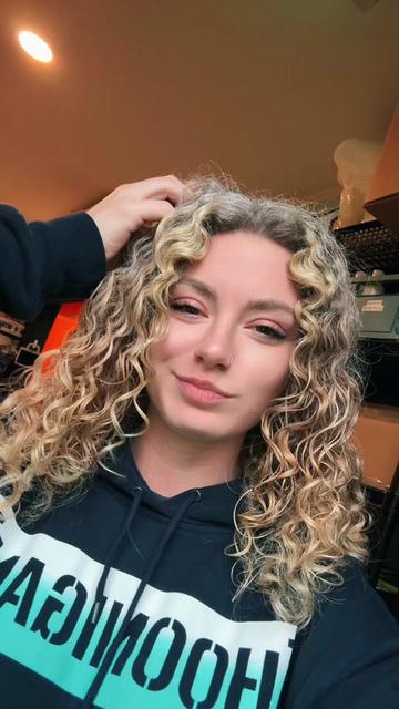 @curliefries_