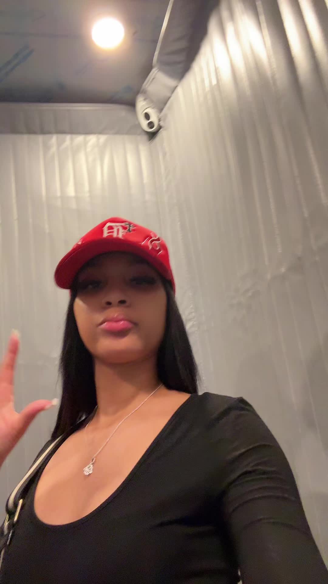 @LizzyB💚