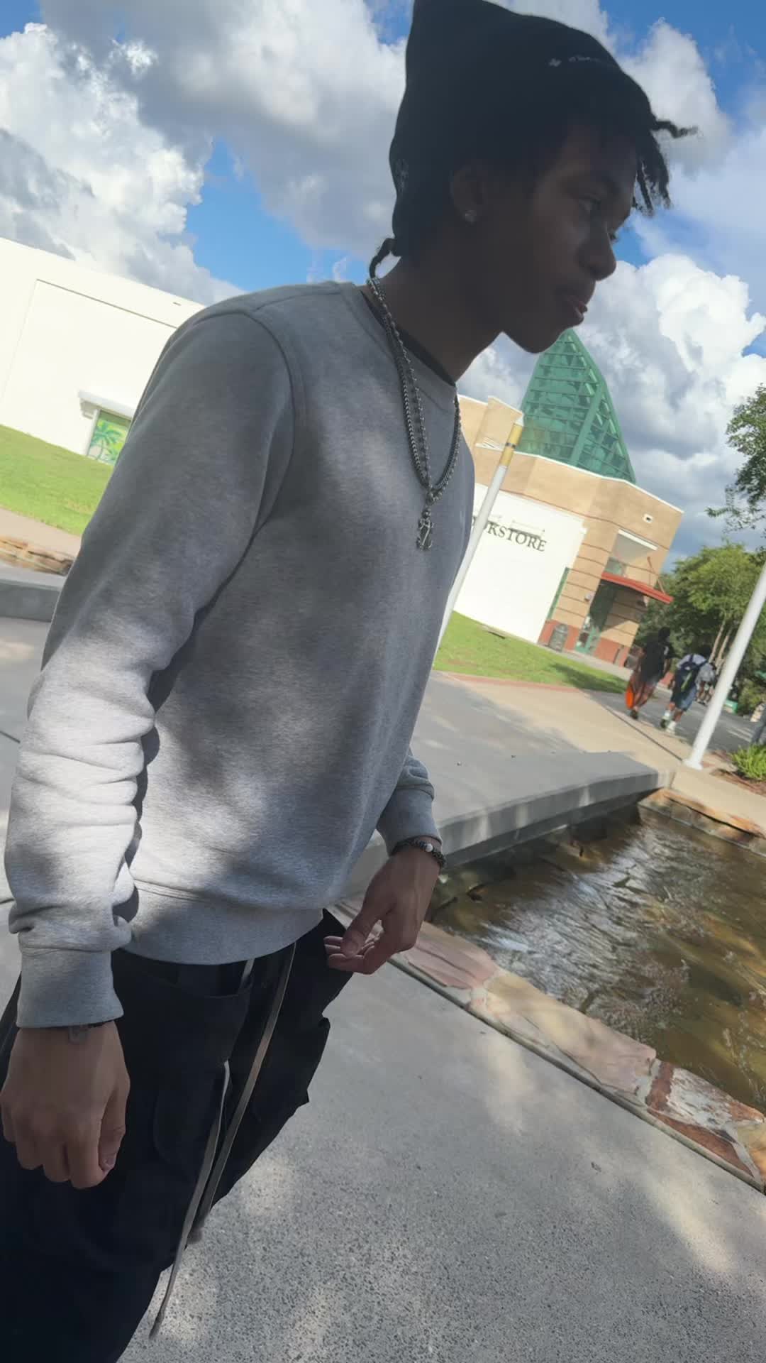 @jayvghn