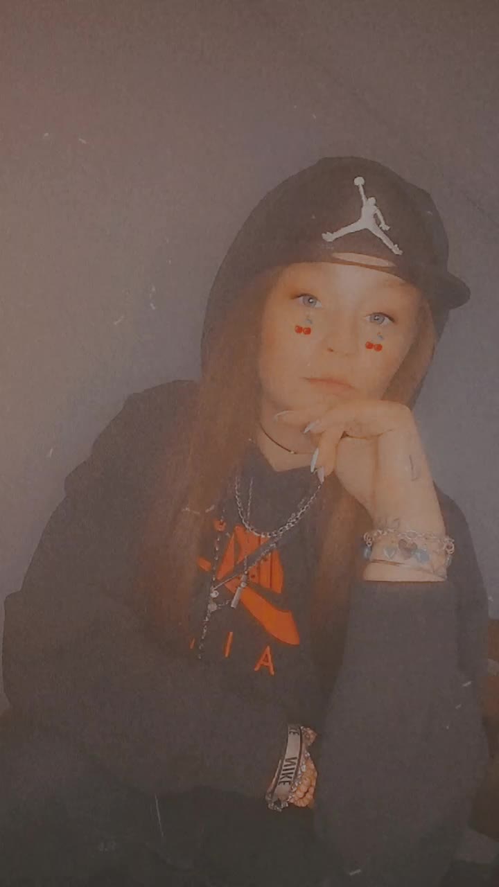 @AnnaNicholebby
